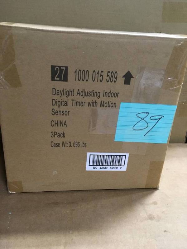 lot 89 image: Defiant 8 Amp 7-Day Indoor In-Wall SunSmart Digital Timer Switch with Motion Sensor, White not used