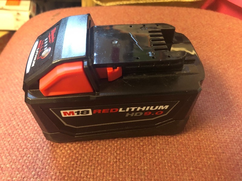 lot 105 image: M18 REDLITHIUM  9.0 Battery in very good condition