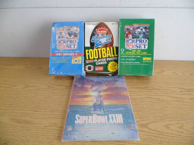 lot 2 image: Sports Cards - Superbowl Magazine