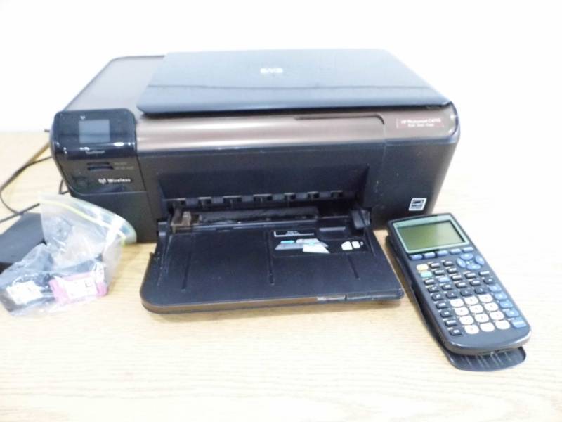 lot 19 image: HP Printer - TI Calculator