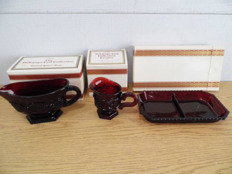 lot 45 image: Avon Cape Cod - Gravy Boat - Creamer - Condiment Dish