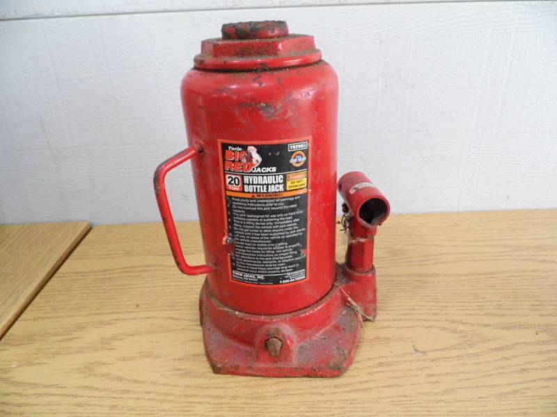 lot 56 image: Big Red Bottle Jack