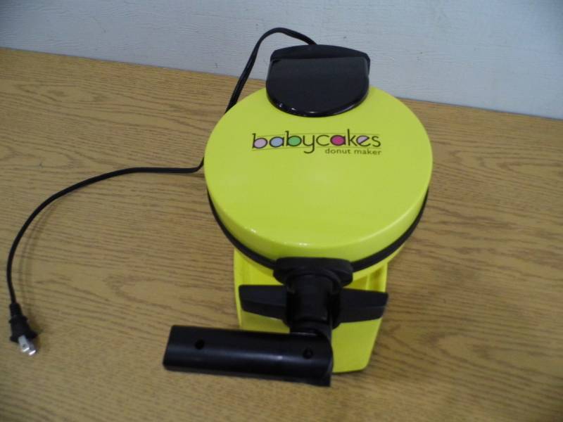 lot 59 image: Baby Cakes Donut Maker