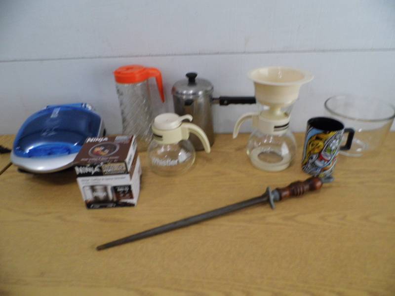 lot 61 image: Coffee Pots - Grinder - Foreman Grill