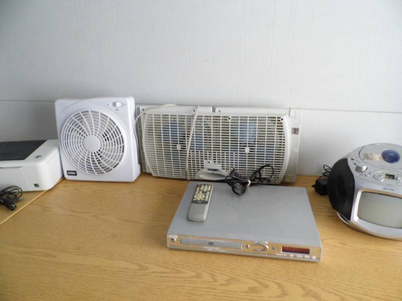lot 75 image: Radio - Fan - DVD Player - Printer