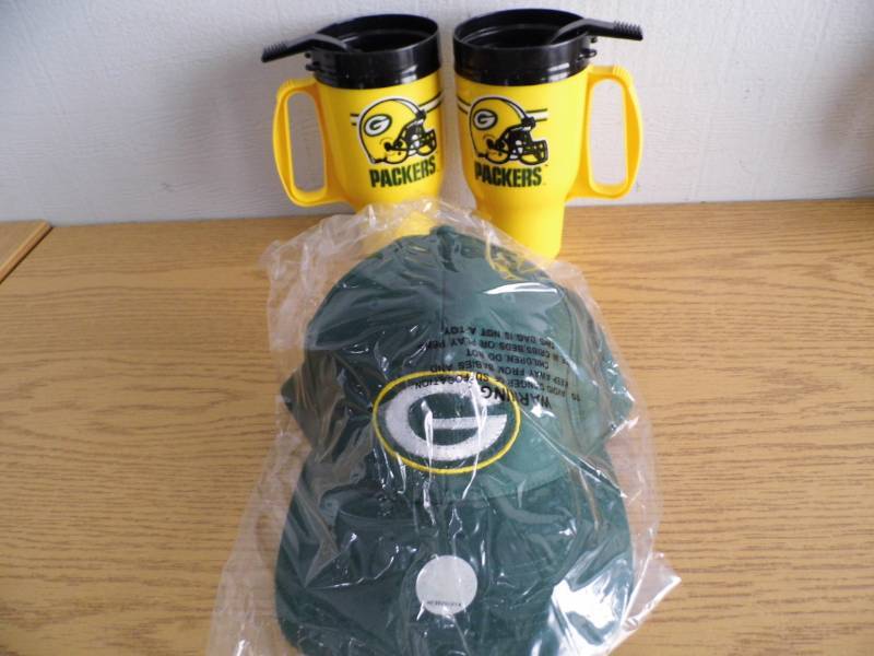 lot 91 image: Lot of 2 Packers Mugs - Hats