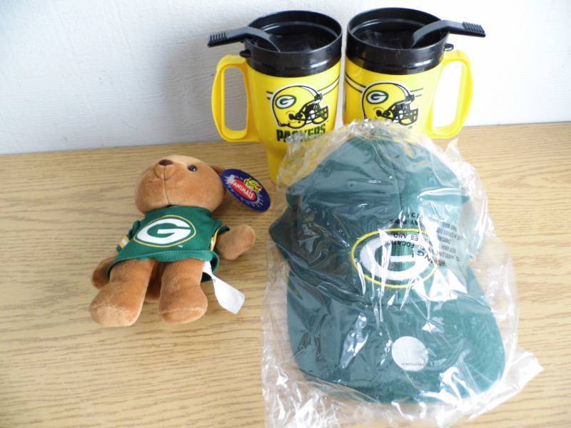 lot 92 image: Lot of 2 Packers Mugs - Hats