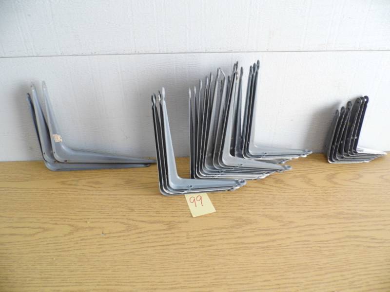 lot 99 image: Shelf Brackets