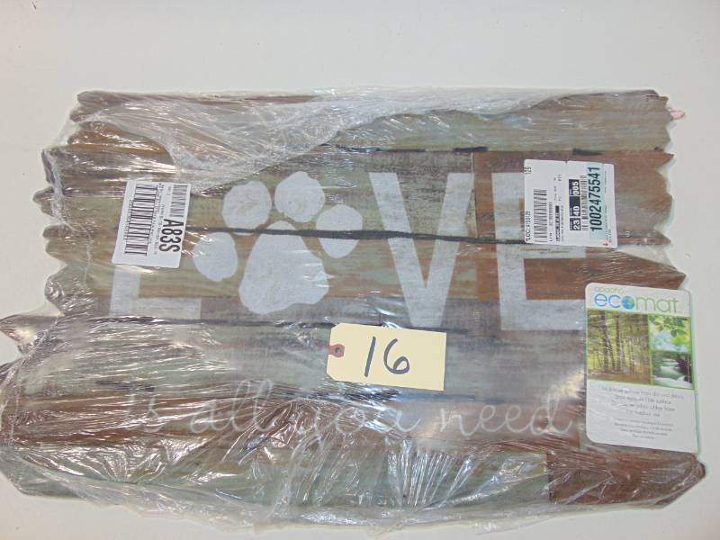 lot 16 image: 2   Paw Print 18 in. x 30 in. Door Mats