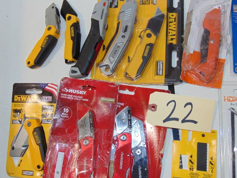 lot 22 image: DEWALT Folding Utility Knife