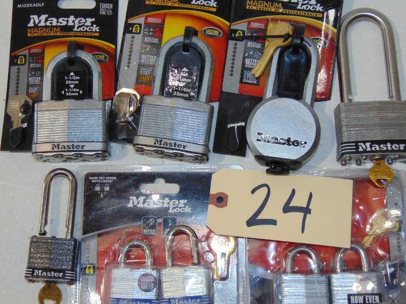 lot 24 image: Master Lock  Magnum Steel Keyed Padlocks