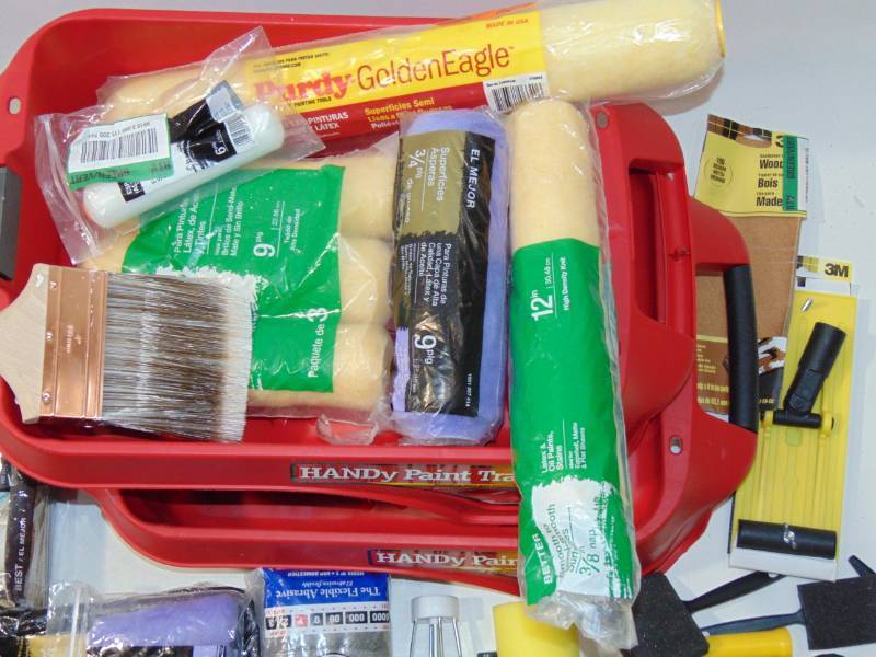 lot 27 image: painting supplies