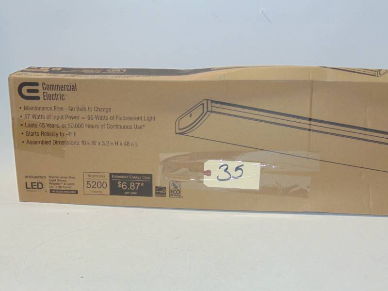lot 35 image: 4 ft.  LED Wraparound Light