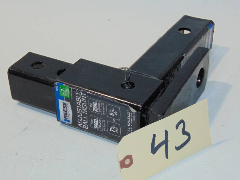 lot 43 image: Adjustable Trailer Hitch
