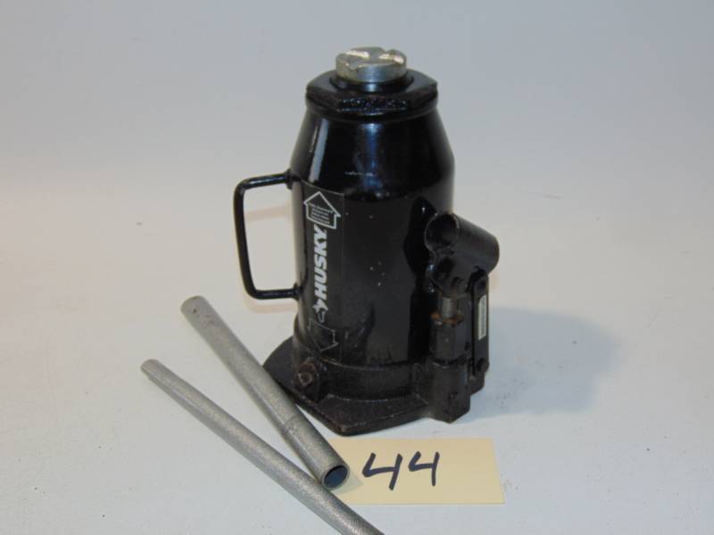 lot 44 image: 20 Ton Jack