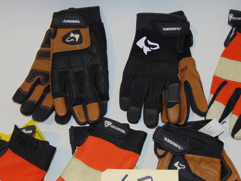 lot 67 image: 11 Pair Gloves