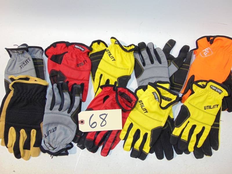 lot 68 image: 10 Pair Gloves Touch Screen