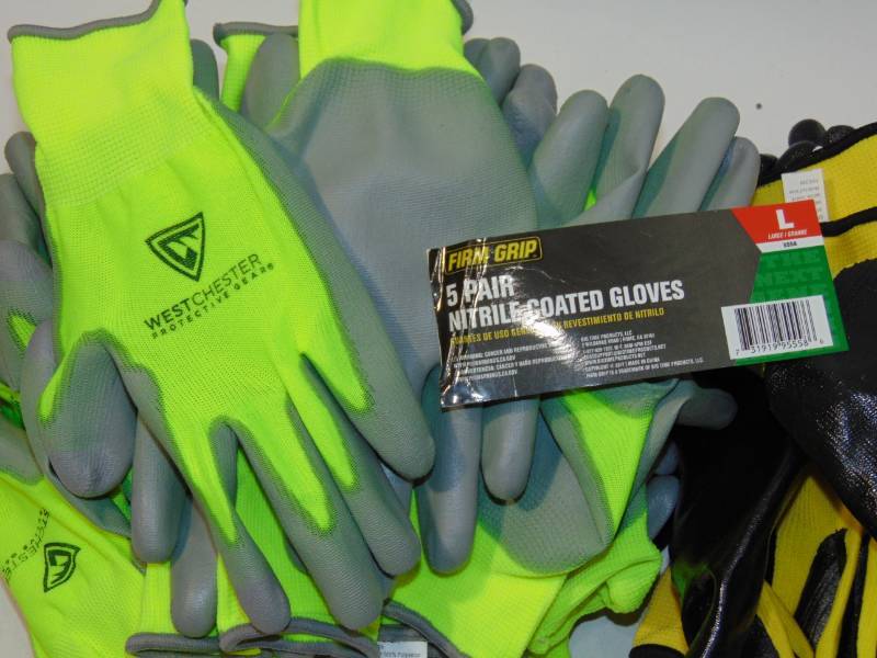lot 79 image: 45 Pair Gloves