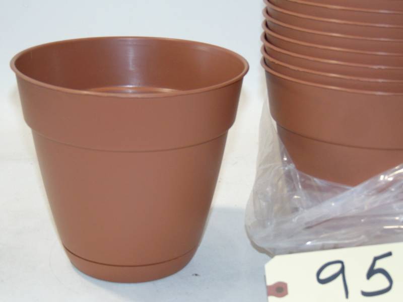 lot 95 image: 24 Newbury Planter, Light Terracotta