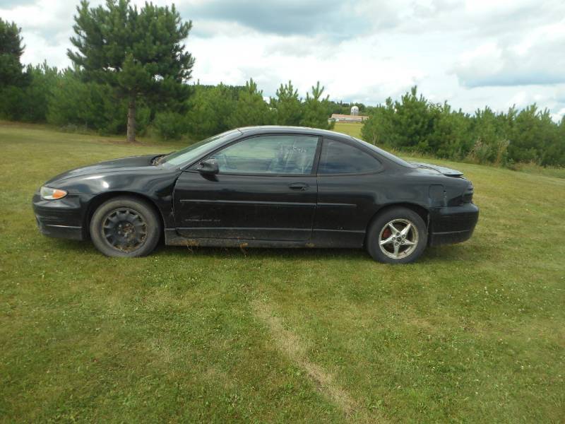 lot 3 image: 2000 Pontiac Grand Prix