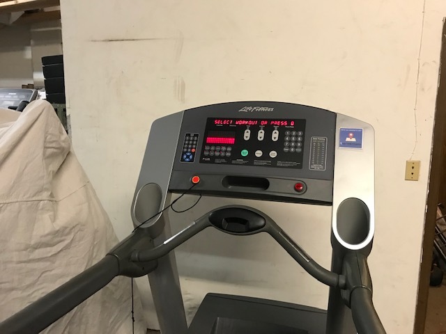 lot 6 image: Life Fitness Commercial Treadmill 93Ti