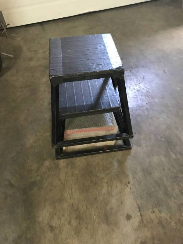 lot 17 image: Plyo Boxes  1 set used