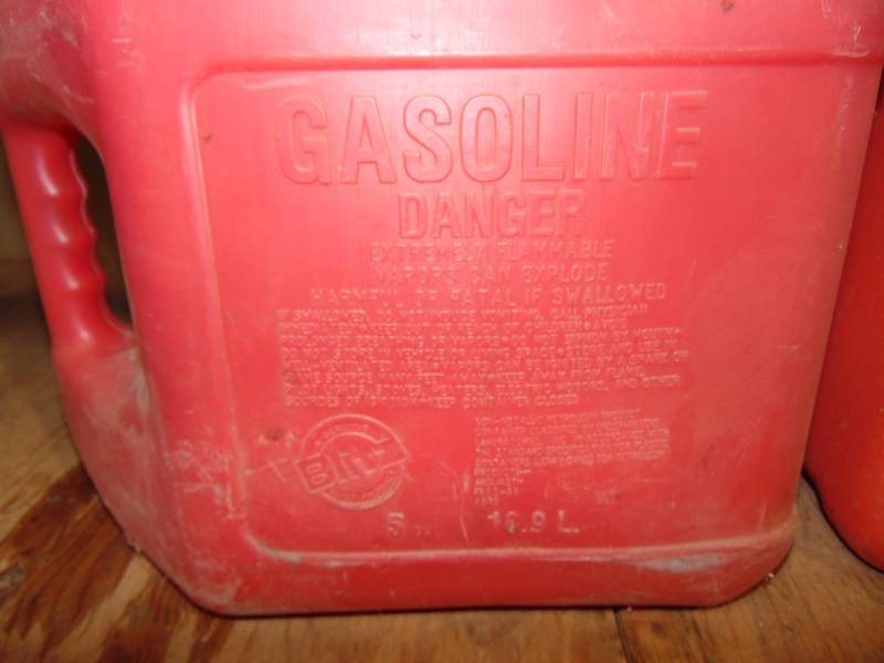 lot 4 image: (2) Plastic Gas Cans