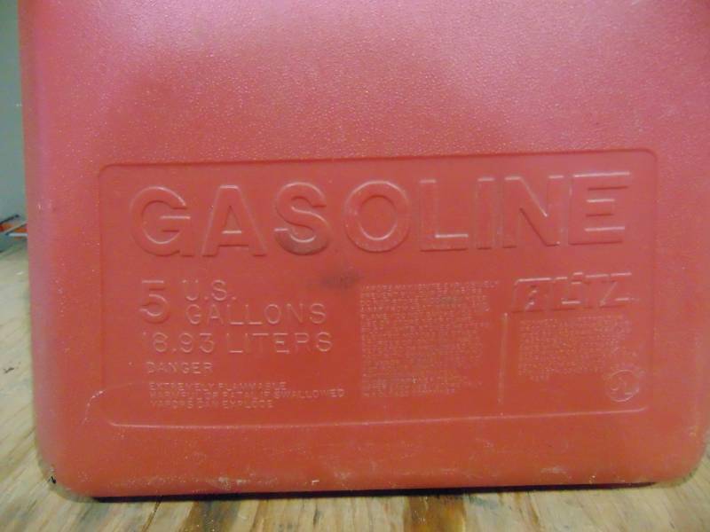 lot 5 image: (2) Plastic Gas Cans