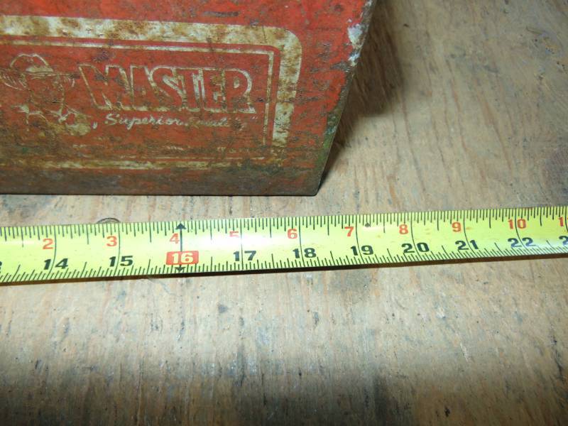 lot 19 image: Metal Tool Box With Tools