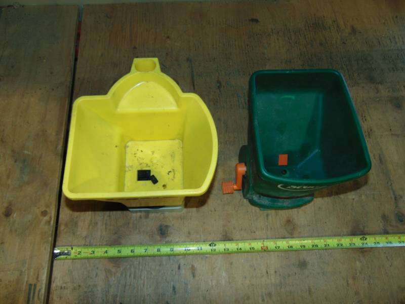 lot 30 image: (2) Hand Spreaders
