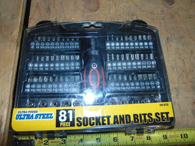 lot 36 image: 81 Piece Socket and Bit Set