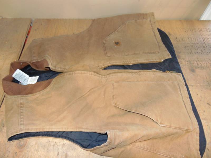 lot 58 image: Carhardt 2XL Vest