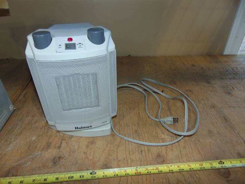 lot 69 image: Holmes Oscillating Ceramic Electric Heater