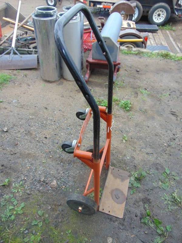 lot 102 image: Utility Dolly