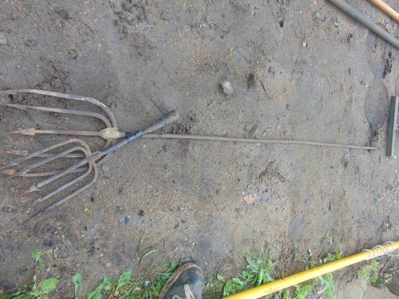 lot 107 image: (2) Fish Spears
