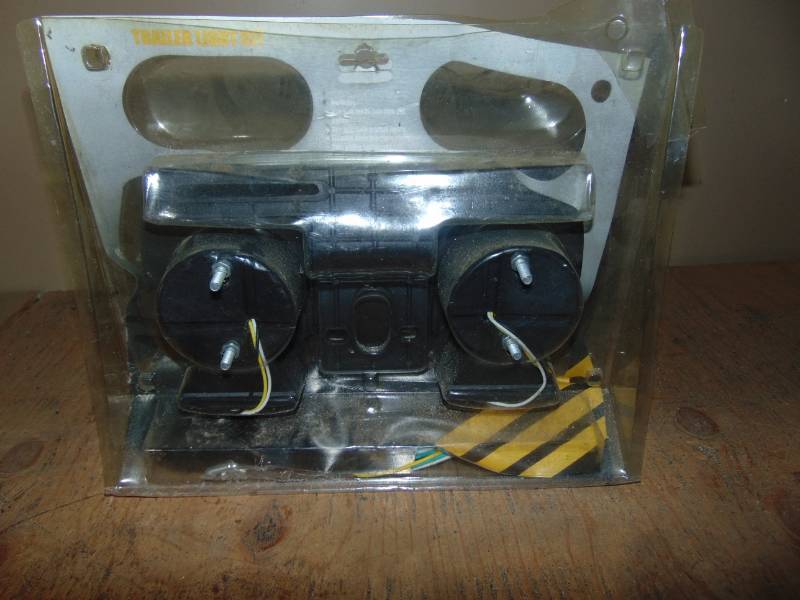 lot 142 image: Trailer Light Kit