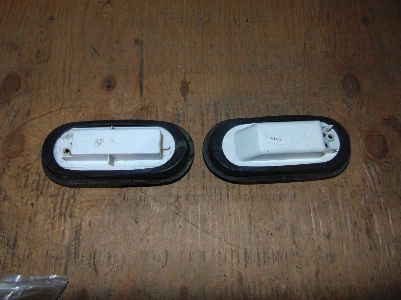 lot 143 image: 2 Trailer Lights with Grommets