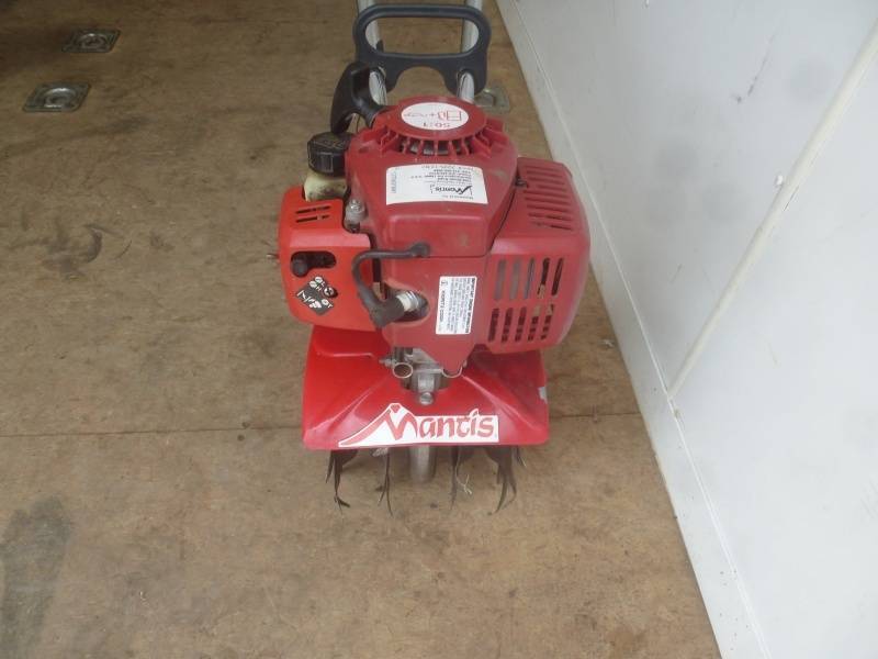 lot 13 image: Mantis Tiller
