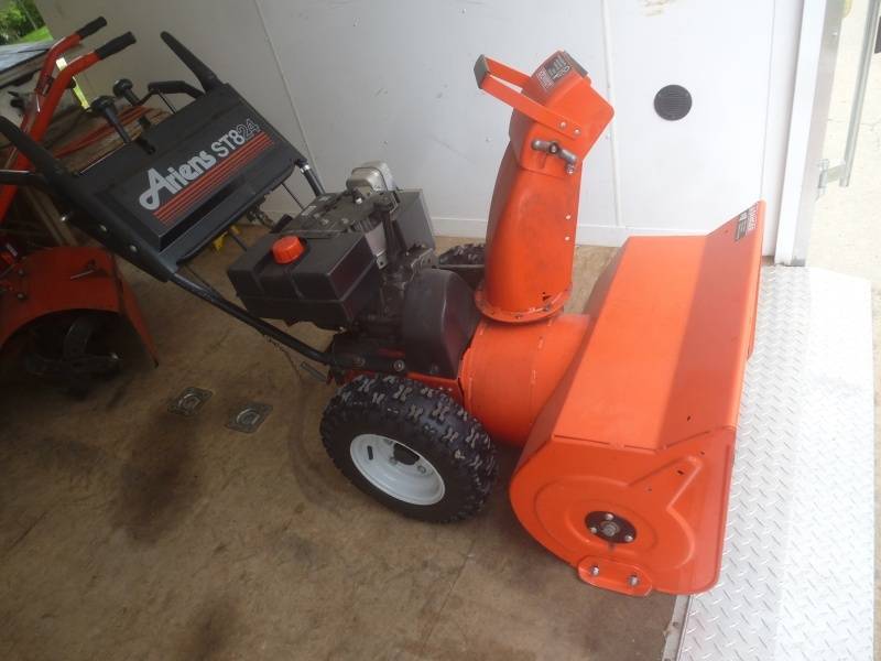 lot 14 image: Ariens Snow Blower