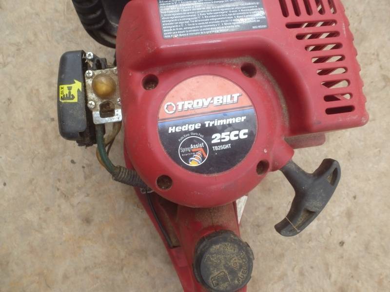 lot 21 image: Troy Built Hedge Trimmer