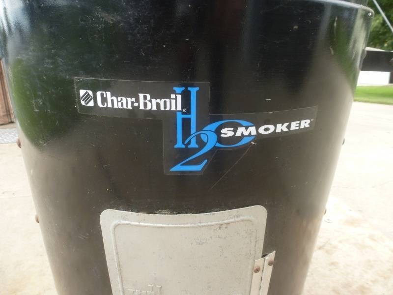 lot 28 image: Char Broil Smoker Grill