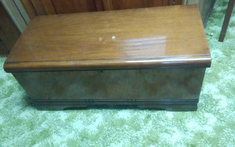 lot 8 image: Vintage Cedar Chest 40x18x18
