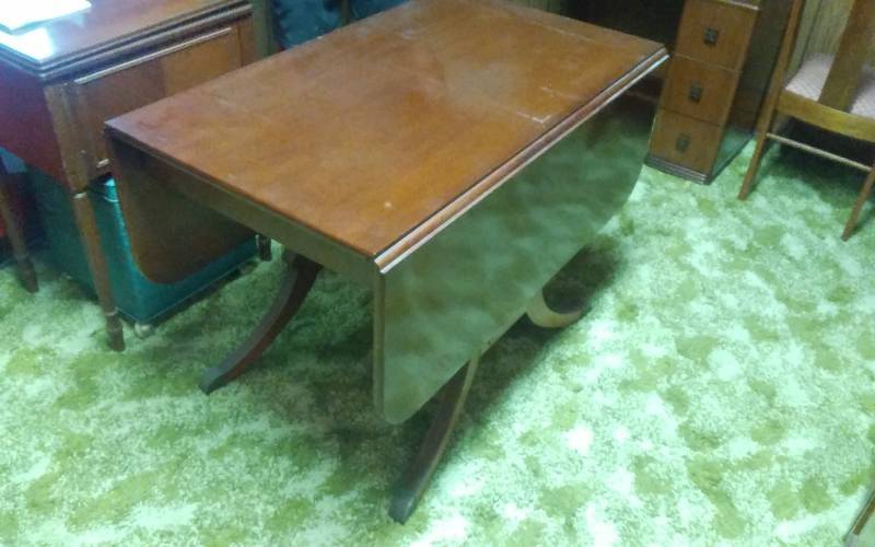 lot 10 image: Vintage Duncan Phyfe Table With Brass Tip Feet