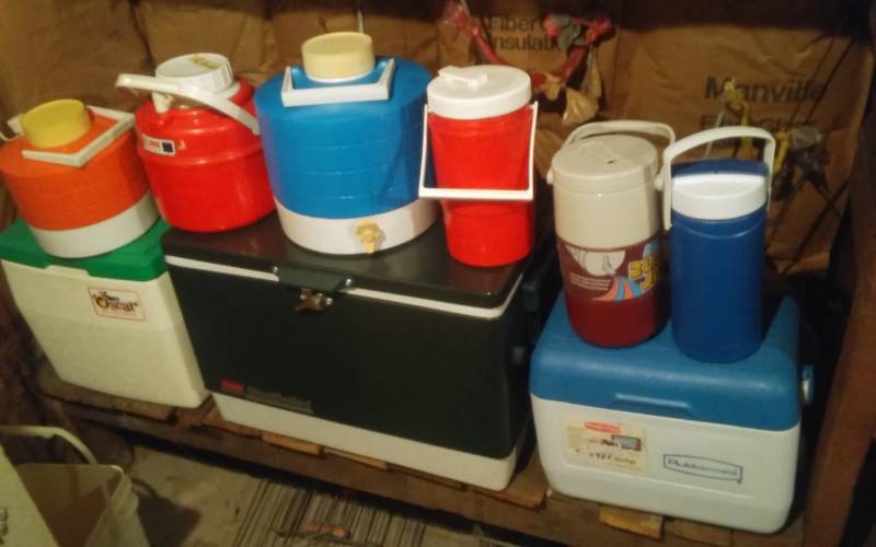 lot 16 image: Lot Of Coolers, Thermoses, Beverage Dispensers