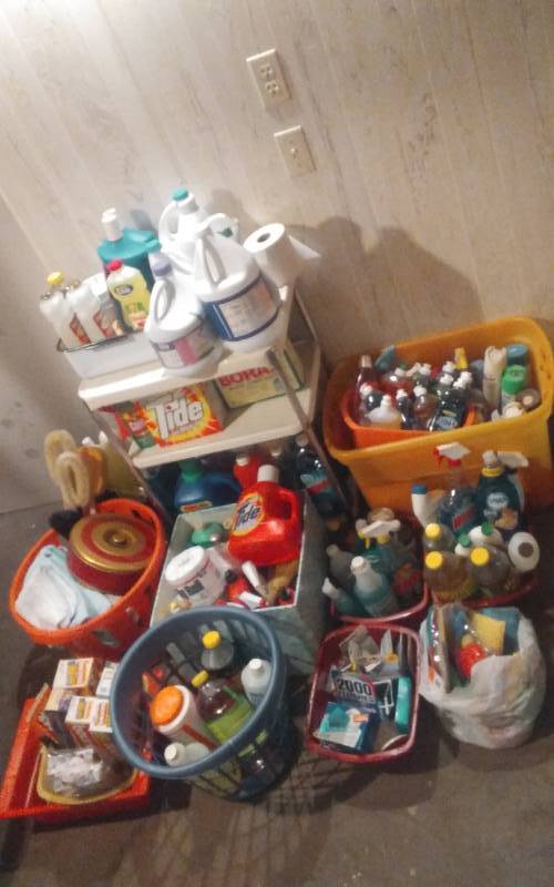 lot 17 image: Cart & Bins Of Cleaning Supplies (Laundry Soap Has Been Removed)
