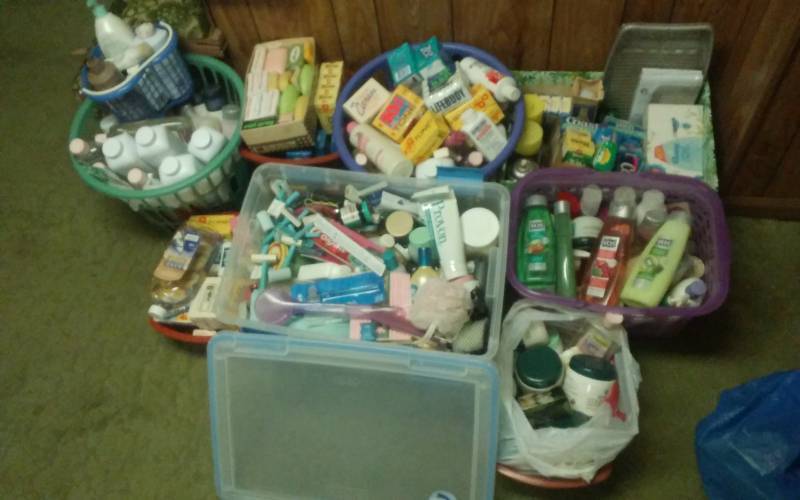 lot 18 image: Large Lot Of Bath & Hygiene Products