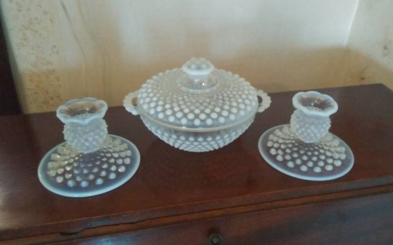 lot 37 image: 3-Piece Hobnail Glassware