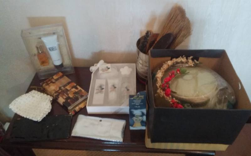 lot 43 image: Vintage Hats & Hat Box, 2-Vintage Hair Dryers, Perfume Sets, Vintage Clutch Wallets, More