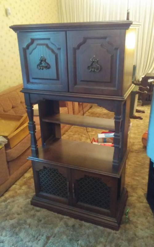 lot 47 image: Bradford AmFm RadioRecord Player8-Track Media Shelf Unit (32x16x62)