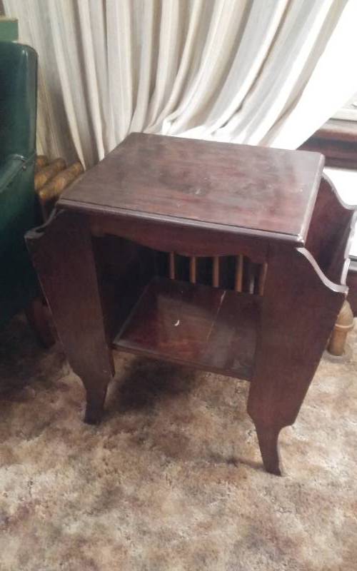 lot 48 image: Vintage Parlor Side Table With Side Pockets 24x13x25